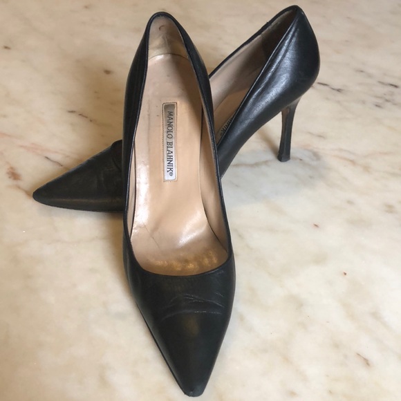 Manolo Blahnik Shoes - MANOLO BLAHNIK Classic Black Leather Pumps